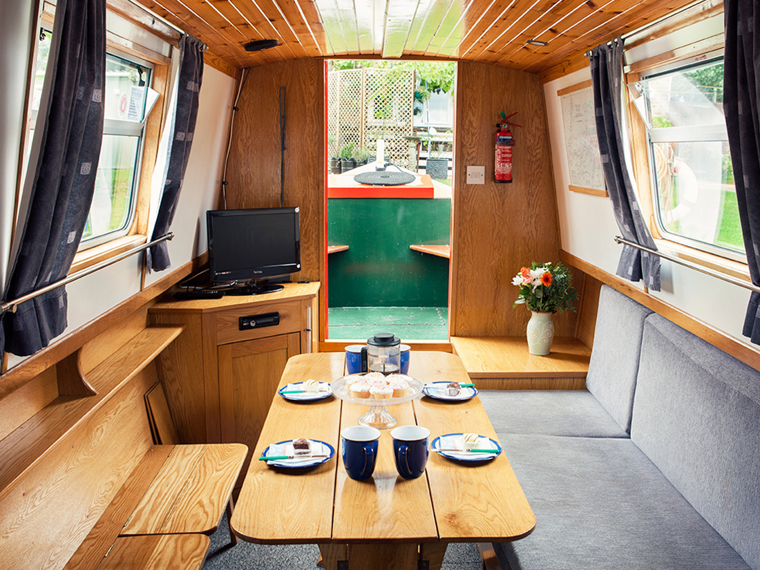 Silver Fox 57 Berth 5 luxury hire boat for narrowboat holidays