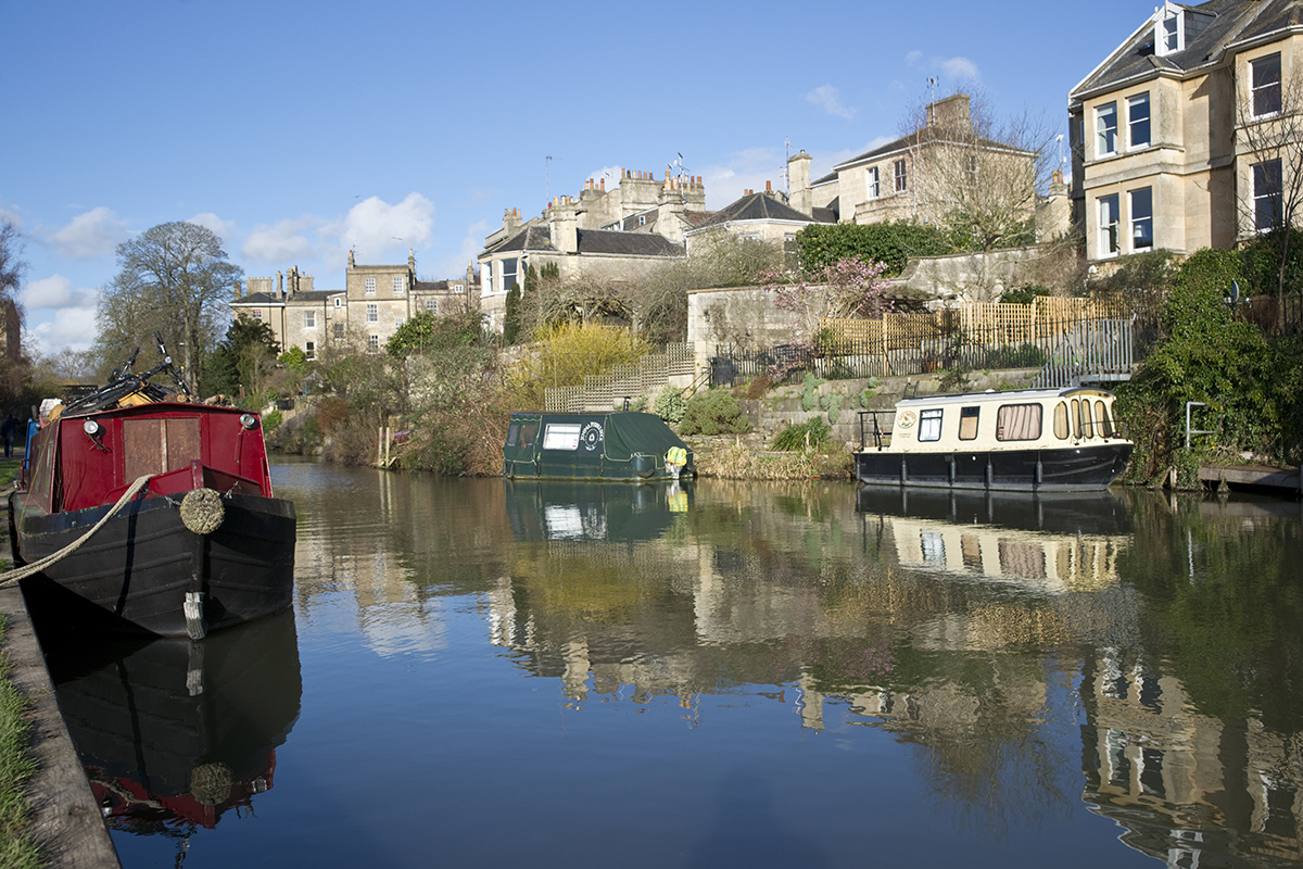 narrowboating-on-kennet-avon-canal