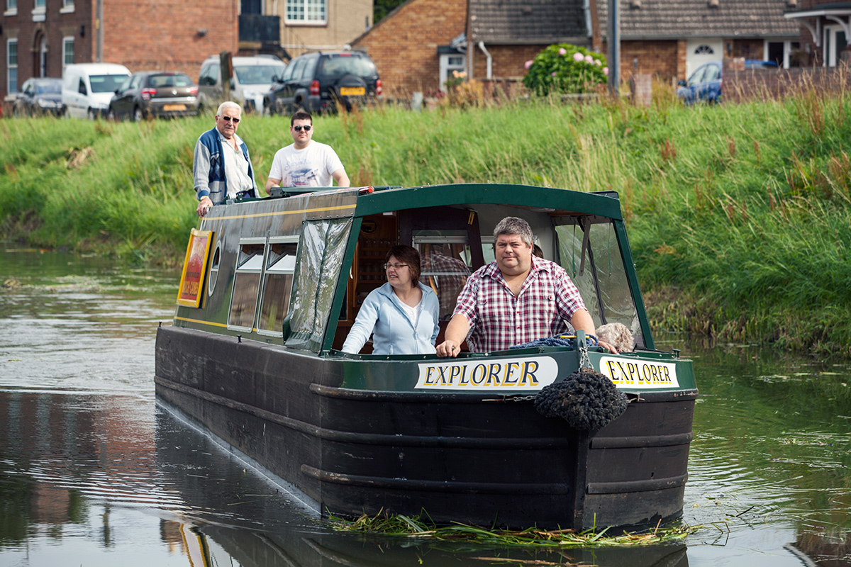 narrowboat day trips near me