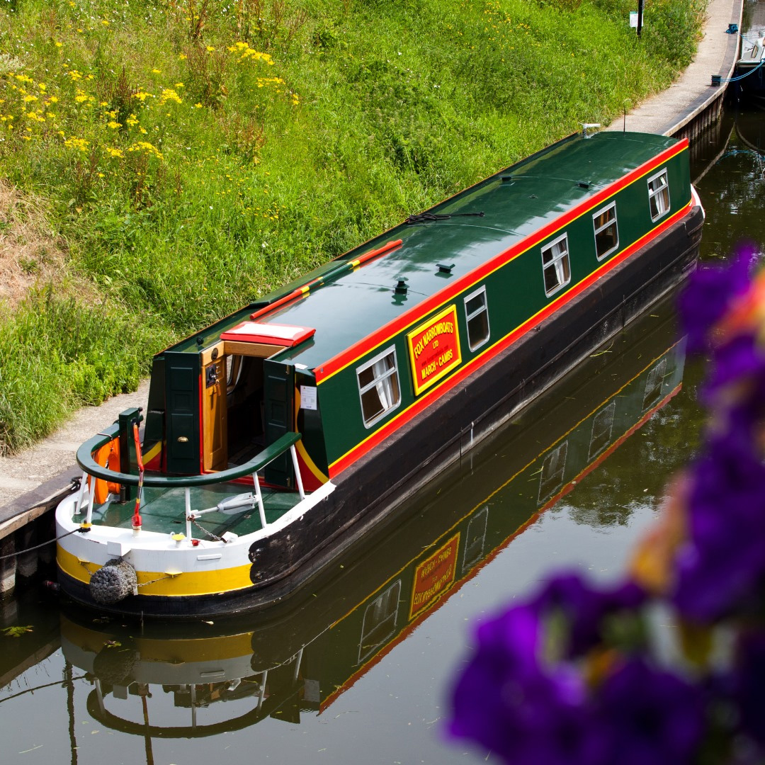 Fox narrowboat holiday hire