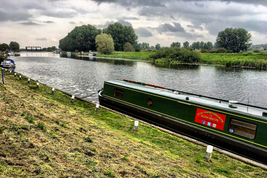 up river from denver sluice crossing mooring 