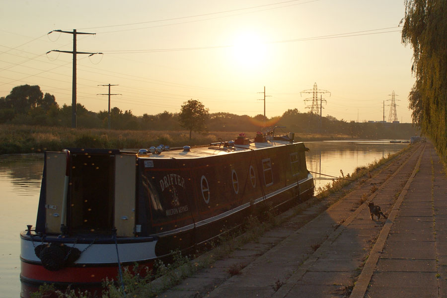 peterborough embankment narrowboat credit jan pickles