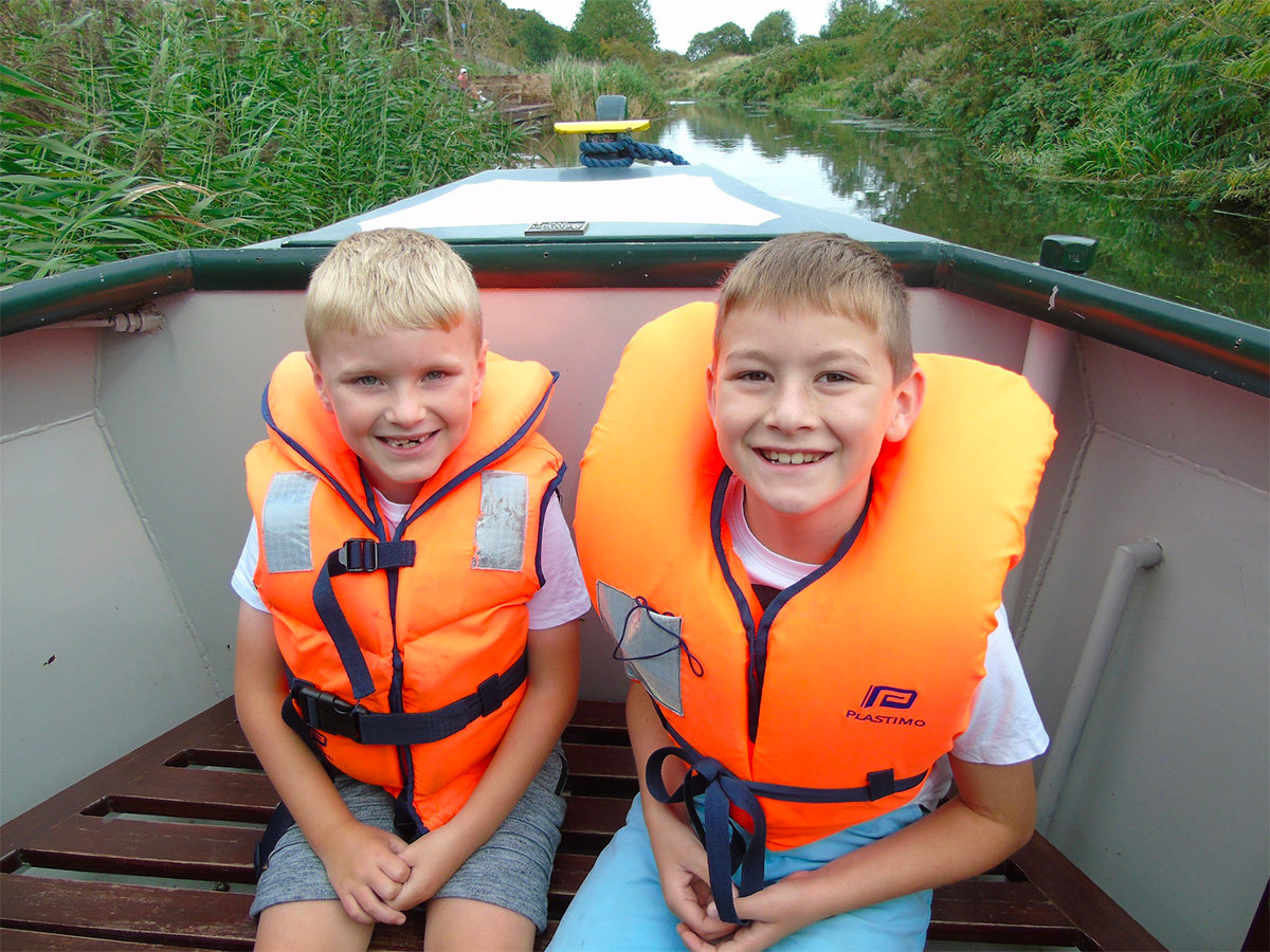 children on narrowboat break