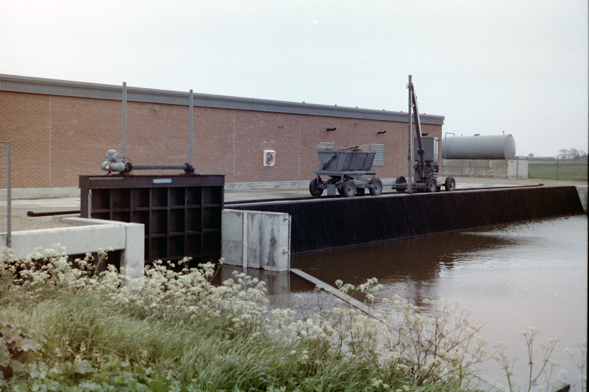 Bevills Leam pumping station Pondersbridge May 1984 john revell