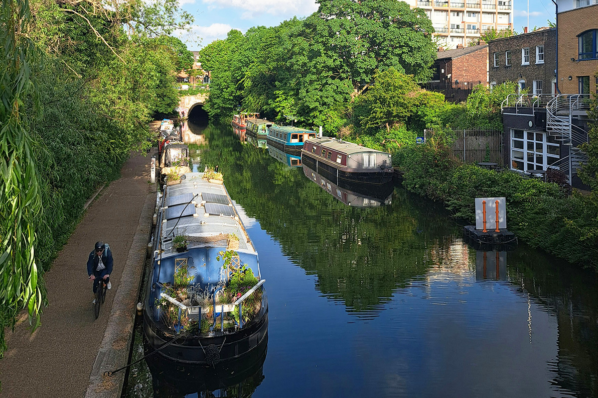 narrowboat garden