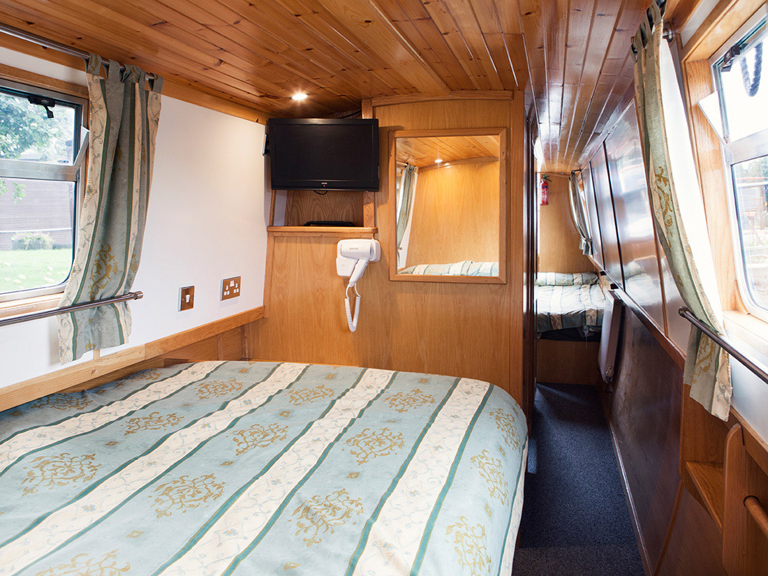 platinum fox narrowboat double bed cabin