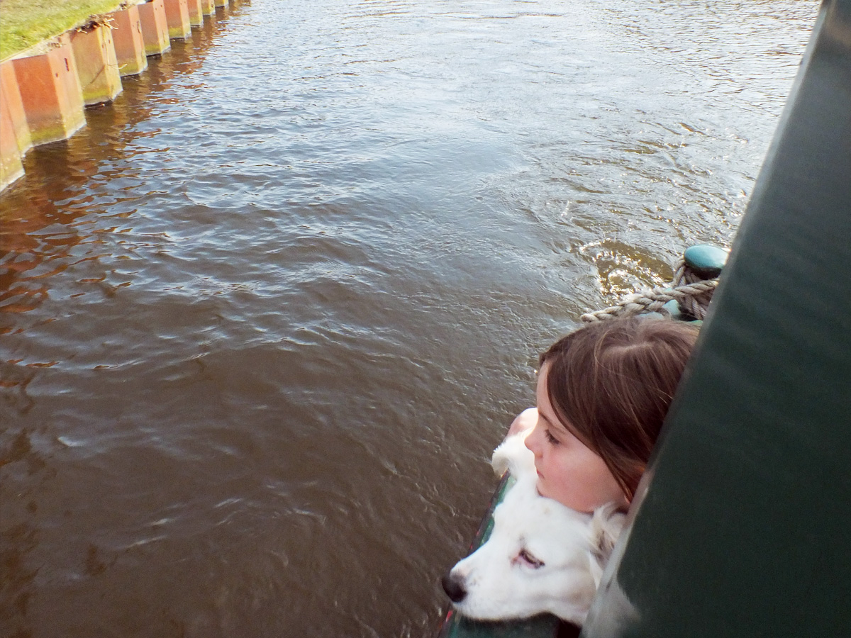 dog milla & daughter on narrowboat alice elgie 2