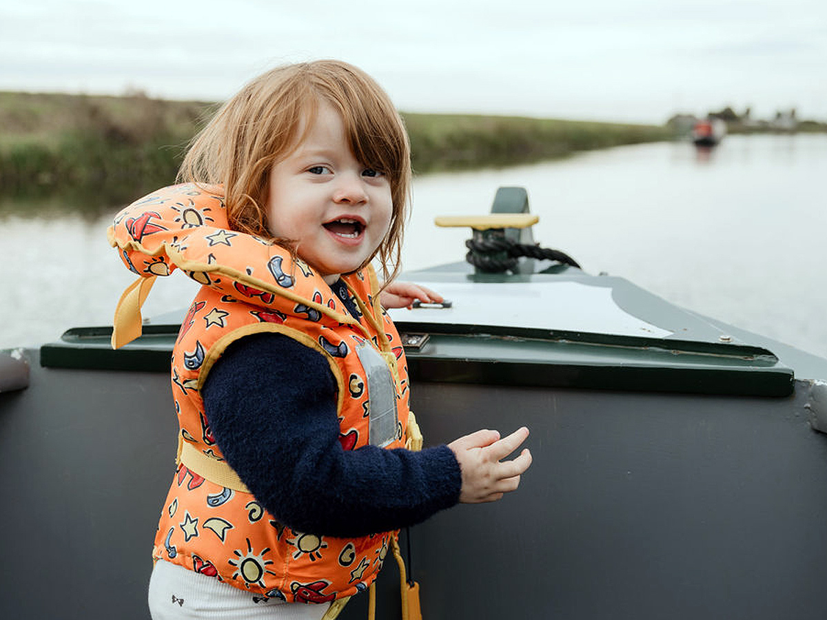 child fox narrowboat hire bow