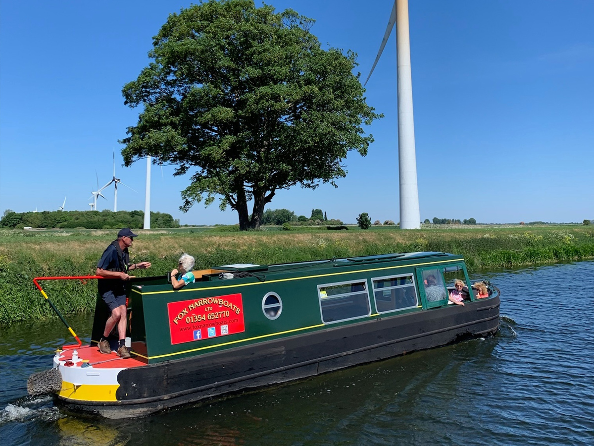 day boat hire fox boat cruising