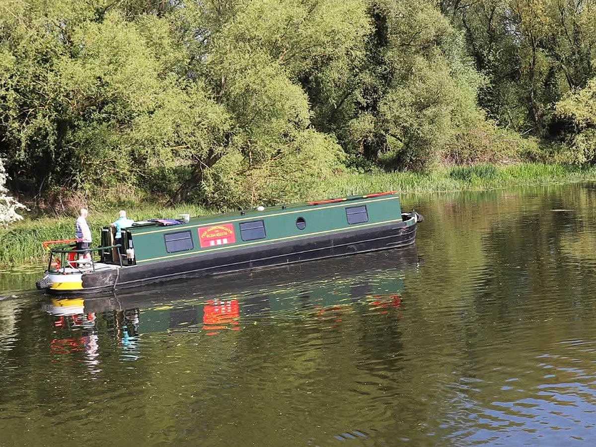 fox narrowboat on holiday cruise
