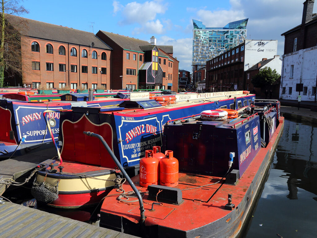 busy narrowboat area birmingham