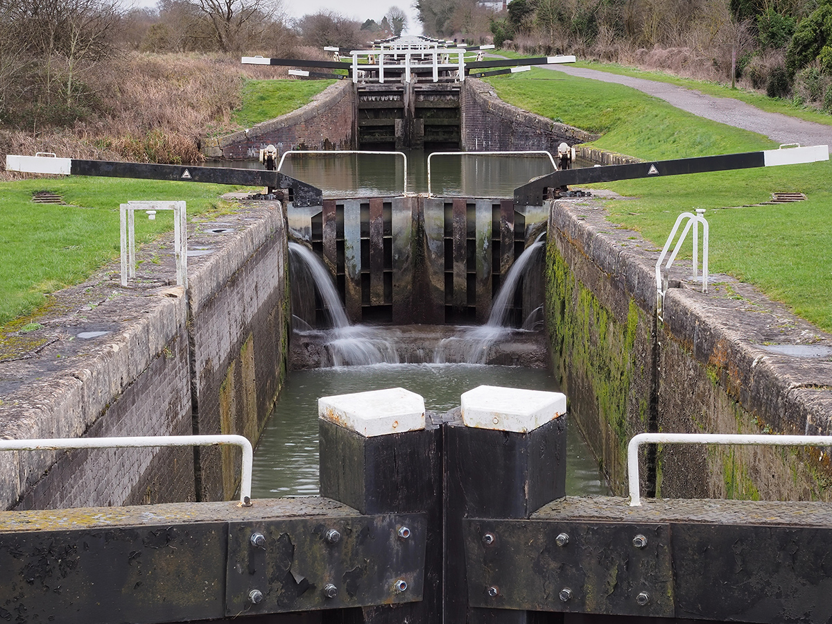 narrowboat many locks